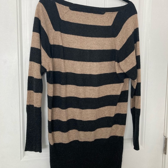 Aritzia sweater cashmere size medium - Picture 3 of 3